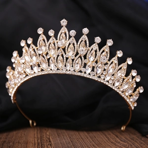 Couronne de mariée luxueuse en alliage doré avec cristaux clairs et détails en strass baroques