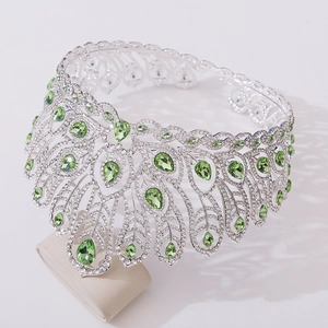 Couronne élégante en argent avec pierres gouttes vertes et cristaux pour concours
