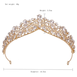 Vista detallada de tiara nupcial con peso de 49g, altura de 3,5cm y diámetro de 14,5cm