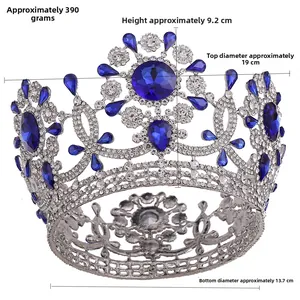 Dimensiones detalladas de una corona de plata de lujo con cristales azules y strass