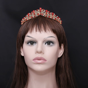 Tiara de novia barroca con cristales rojos y blancos sobre base dorada para bodas