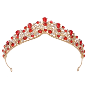 Corona de novia barroca dorada con grandes piedras preciosas rojas y cristales blancos