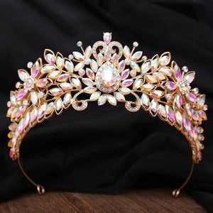 Détail de diadème de mariée en alliage doré avec strass AB étincelants pour mariage