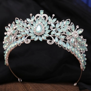 Couronne de mariée élégante en argent avec cristaux bleu clair et strass pour mariages