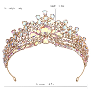 Vue détaillée montrant les dimensions et les strass AB colorés de la couronne de mariée