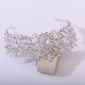 Couronne de mariée en cristal argenté avec diamants marquise et motif floral