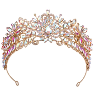 Détails de la couronne de mariée dorée avec cristaux AB colorés et motifs de fleurs