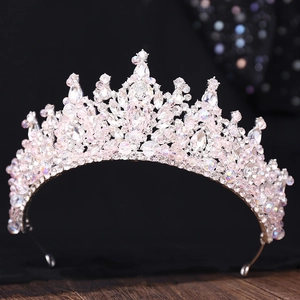 Couronne de mariée élégante en argent avec strass roses et clairs pour les coiffures