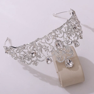 Close-up of bridal leaf crown featuring silver alloy leaves and teardrop rhinestone
