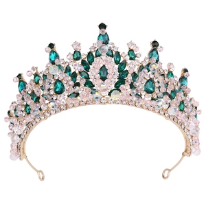 Couronne baroque dorée avec cristaux émeraude pour coiffure de mariée et bijoux de tête