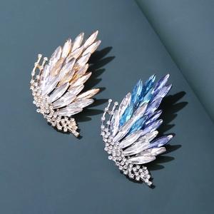 Elegant Butterfly Wing Brooch Gradient Crystal Rhinestone Inlaid Alloy Pin For Women Banquet Wedding Decoration Jewelry