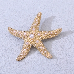 Broche étoile de mer dorée avec perles élégantes pour style de vacances à la plage