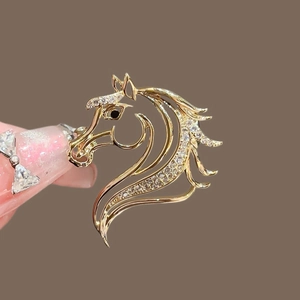 Exquise Broche Cheval Évidée Pour Femmes Hommes Mode Alliage Strass Animal Épingle De Revers Personnalité Manteau Décoration Bijoux Accessoire