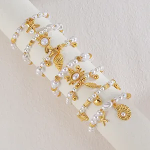 Parure de 5 bracelets élégants en perles avec pendentifs dorés étoile de mer et coquillage