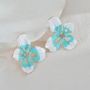 Details zu floralen Ohrringen mit mintgrünem Emaille und Strasssteinen mittig