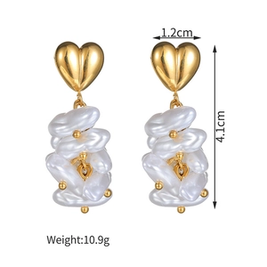 Détails des boucles d'oreilles cœur et perles avec spécifications de taille et poids