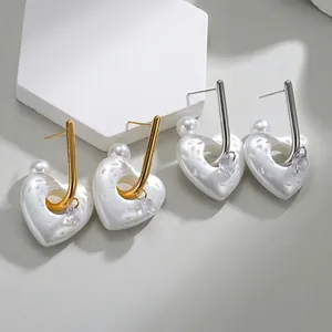 Orecchini a cuore a U con perle e cristalli a goccia nei colori oro e argento
