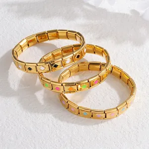 Set di tre braccialetti componibili in acciaio inossidabile dorato con maglie in smalto colorato
