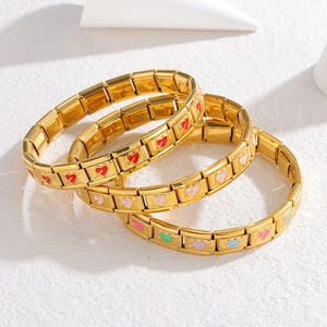 Bracelet modulaire doré en acier inoxydable avec cœurs en émail de couleur