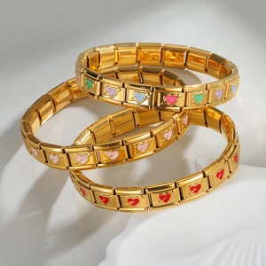 Bracelet à breloques italien en acier inoxydable doré avec motifs de cœurs colorés