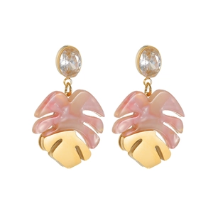 Detail of leaf earrings featuring pink marble resin and gold-plated monstera pattern