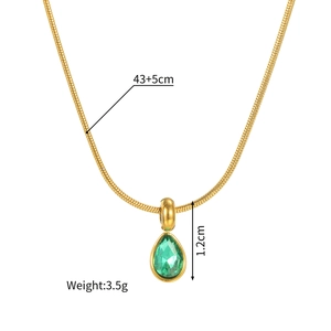 Detail of green teardrop zircon necklace with 43+5cm chain length and 3.5g weight