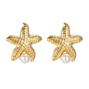 Retro golden starfish stud earrings with pearls for a minimalist vacation beach style