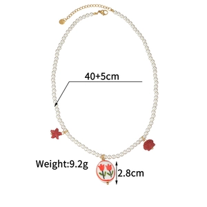 Détails du collier de perles avec pendentif tulipe incluant taille 40+5cm et poids 9.2g