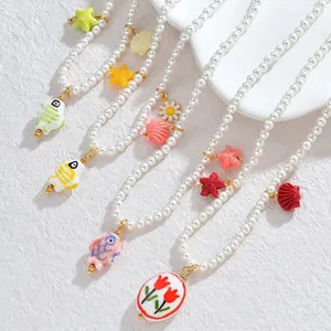 Collier de perles de style français avec fleurs de tulipes et pendentifs poissons
