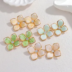 Boucles d'Oreilles Clous en Acier Inoxydable Émail Fleur Douce Fleurs Incrustées de Zirconia Bijoux Élégant Accessoire de Vacances pour Femmes Cadeau