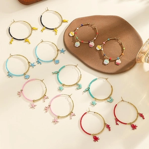 Boucles d'oreilles créoles avec perles et pendentifs dauphin et étoile de mer pour l'été