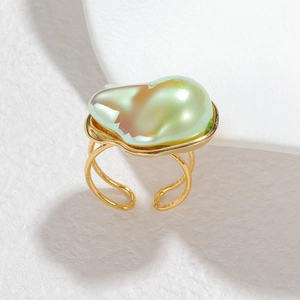 Elegant 18k gold stainless steel open ring with green baroque pearl in a 45-degree view