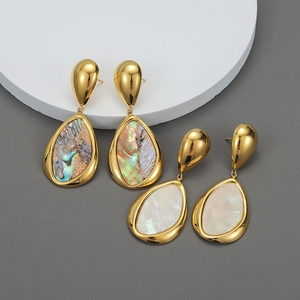 Pendientes de gota dorados retro franceses con nácar natural e incrustaciones de abulón