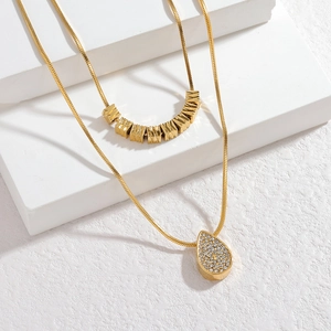 Collana a doppio strato in acciaio inossidabile dorato con ciondolo a goccia e cristalli