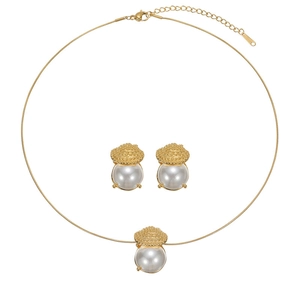 Set gioielli vintage con collana di perle e orecchini in acciaio inossidabile dorato