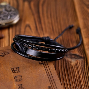 Pulsera multicapa vintage de cuero trenzado negro para hombre con cordón ajustable