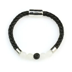 Bracelet pour homme en cuir tressé noir avec fermoir magnétique et perles de pierre volcanique