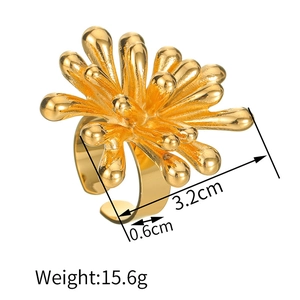 Detail view of 3D stamen gold open ring with dimensions 3.2cm and weight 15.6g