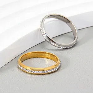 Bague élégante de 3mm en acier inoxydable avec zircons incrustés pour femmes