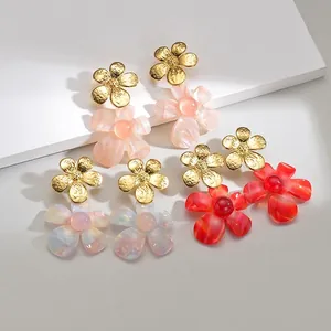 Boucles d'oreilles fleurs en acier titane avec pétales en acrylique multicolores