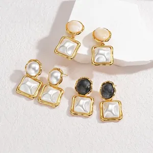 Boucles d'oreilles élégantes en titane avec perles et pierres marbrées dorées