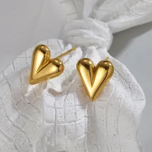 Elegant 18K gold heart-shaped stud earrings featuring 3D three-dimensional polished finish
