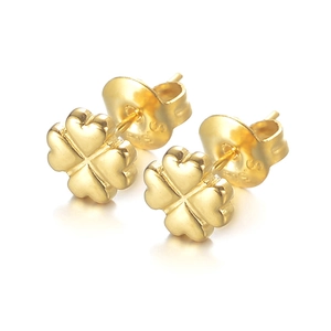 Eleganti orecchini a lobo a quadrifoglio in argento S925 placcato oro con finitura opaca