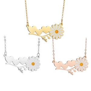 Collier minimaliste en acier inoxydable marguerite cœur en finitions or, argent et rose