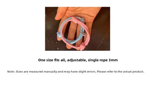 Détail des bracelets tressés pour couples rose et bleu avec fermoirs aimantés et nœuds réglables
