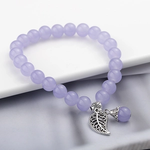 Elegante bracciale con perle occhio di gatto viola e ciondolo a foglia d'argento
