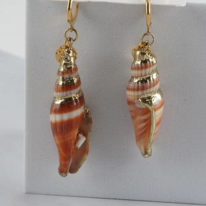 Minimalist spiral shell drop earrings with gold-plated edges and elegant golden hoop buckles