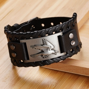 Bracelet Viking en cuir noir avec relief d'oiseau argenté et détails tressés
