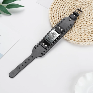Bracelet Viking en cuir noir avec emblème de l'Oeil d'Horus et détails de rivets punk