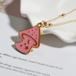 Collana con ciondolo a fungo rosa con puntini dorati e stella rossa su conchiglia